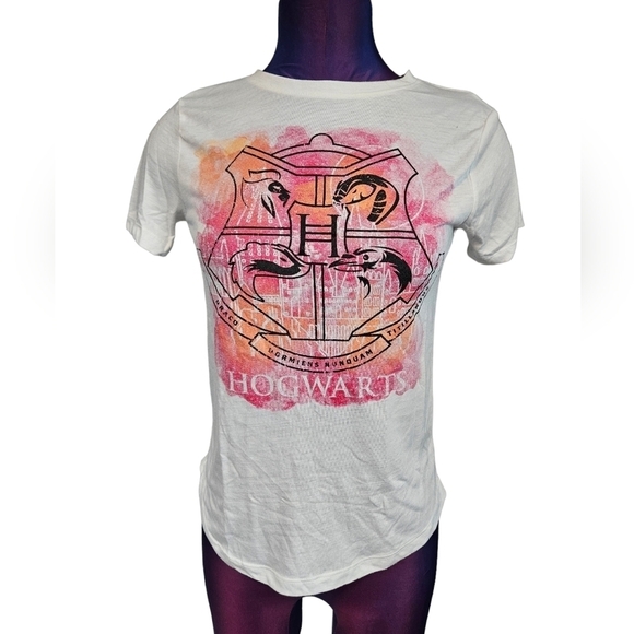 Warner Bros. Tops - Harry Potter Hogwarts Baby Tee Shirt Graphic Tee Size XS Women's I9